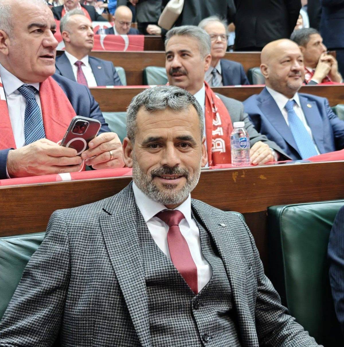 Afyon'da AK Partili Belediye Başkanına Bıçaklı Saldırı Girişimi: Yaşanan Arbedede Oğlu Yaralandı