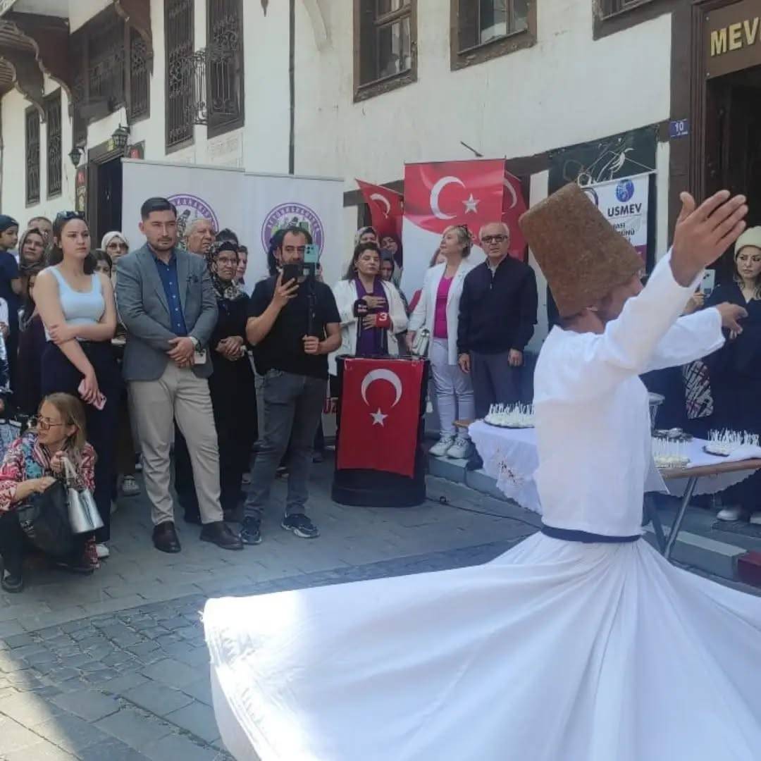 17 Yıllık Gelenek Yaşatıldı: 40 Hatimli Aşure Vatandaşlarla Buluştu