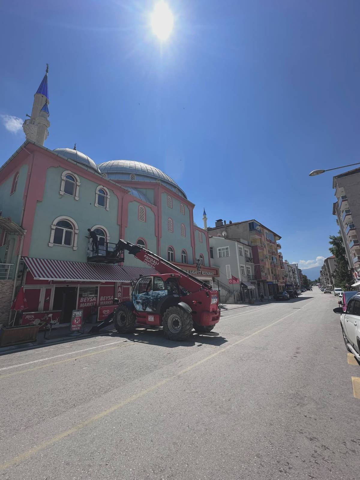 Dazkırı'da Örnek Dayanışma: Halil İbrahim Sönmez Camii El Birliğiyle Yenilendi