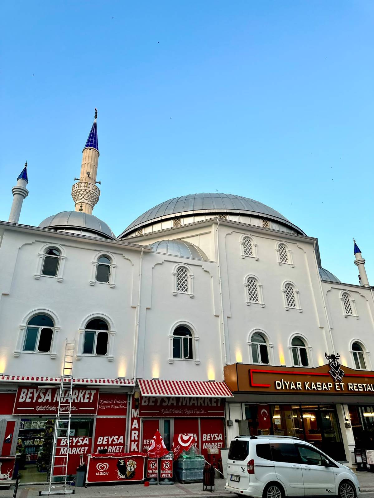 Dazkırı'da Örnek Dayanışma: Halil İbrahim Sönmez Camii El Birliğiyle Yenilendi