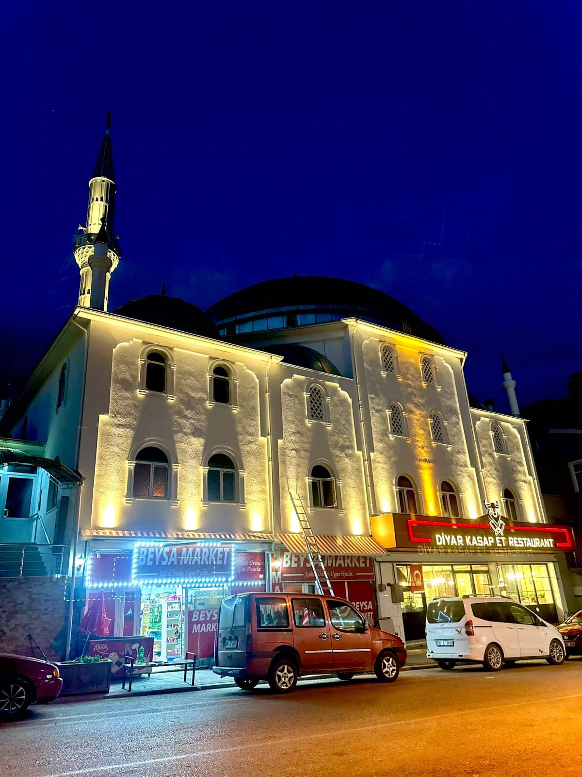 Dazkırı'da Örnek Dayanışma: Halil İbrahim Sönmez Camii El Birliğiyle Yenilendi