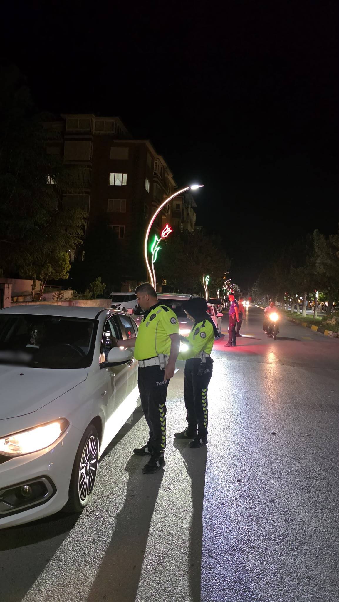 Afyonkarahisar'da Türkiye Güven Huzur Uygulaması: Binlerce Kişi ve Araç Denetlendi