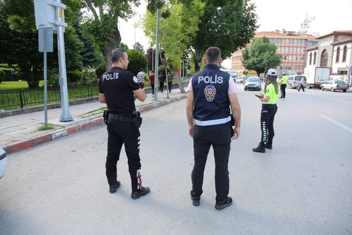 Afyonkarahisar'da Türkiye Güven Huzur Uygulaması: Binlerce Kişi ve Araç Denetlendi