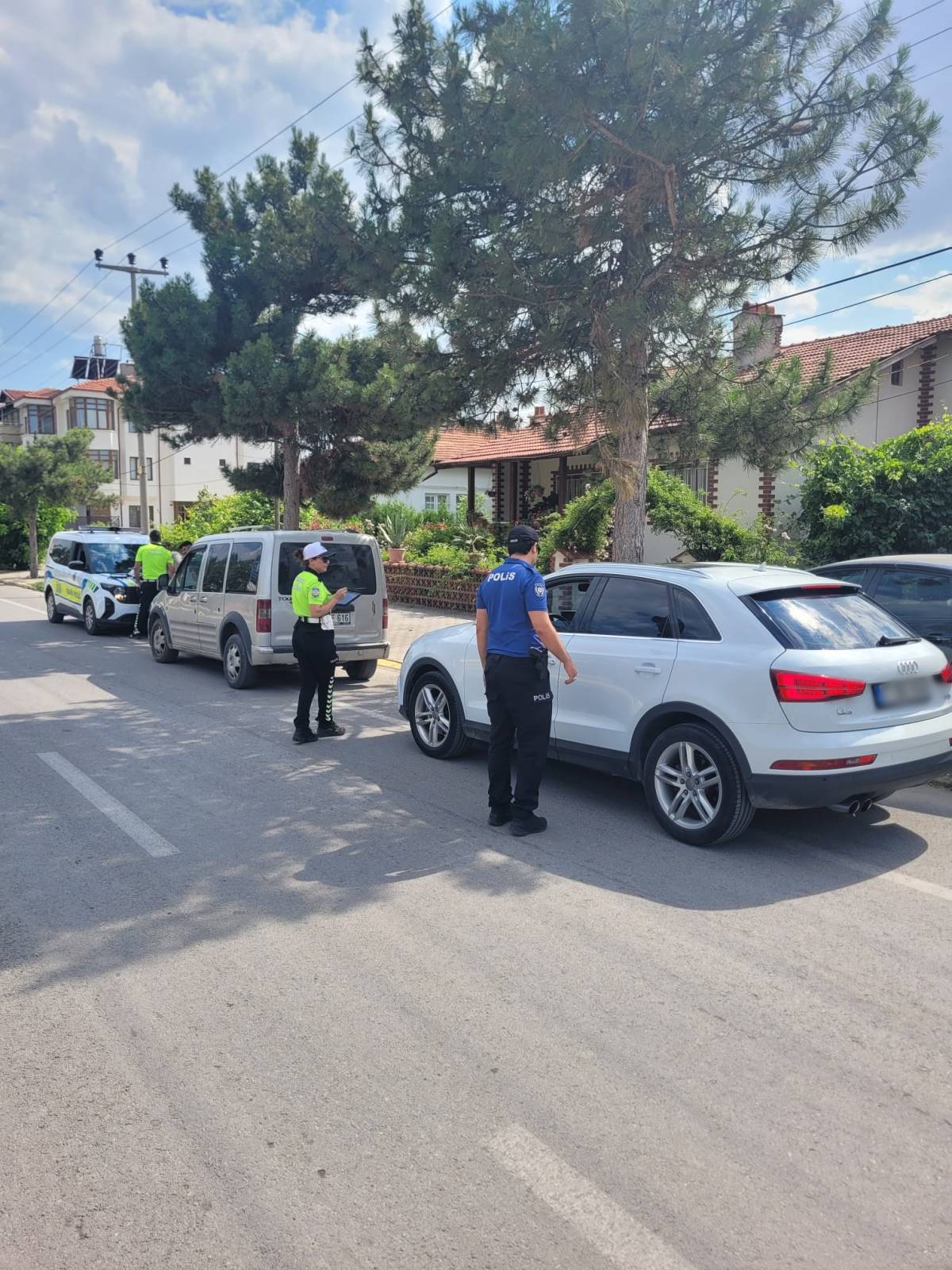 Afyonkarahisar'da Türkiye Güven Huzur Uygulaması: Binlerce Kişi ve Araç Denetlendi