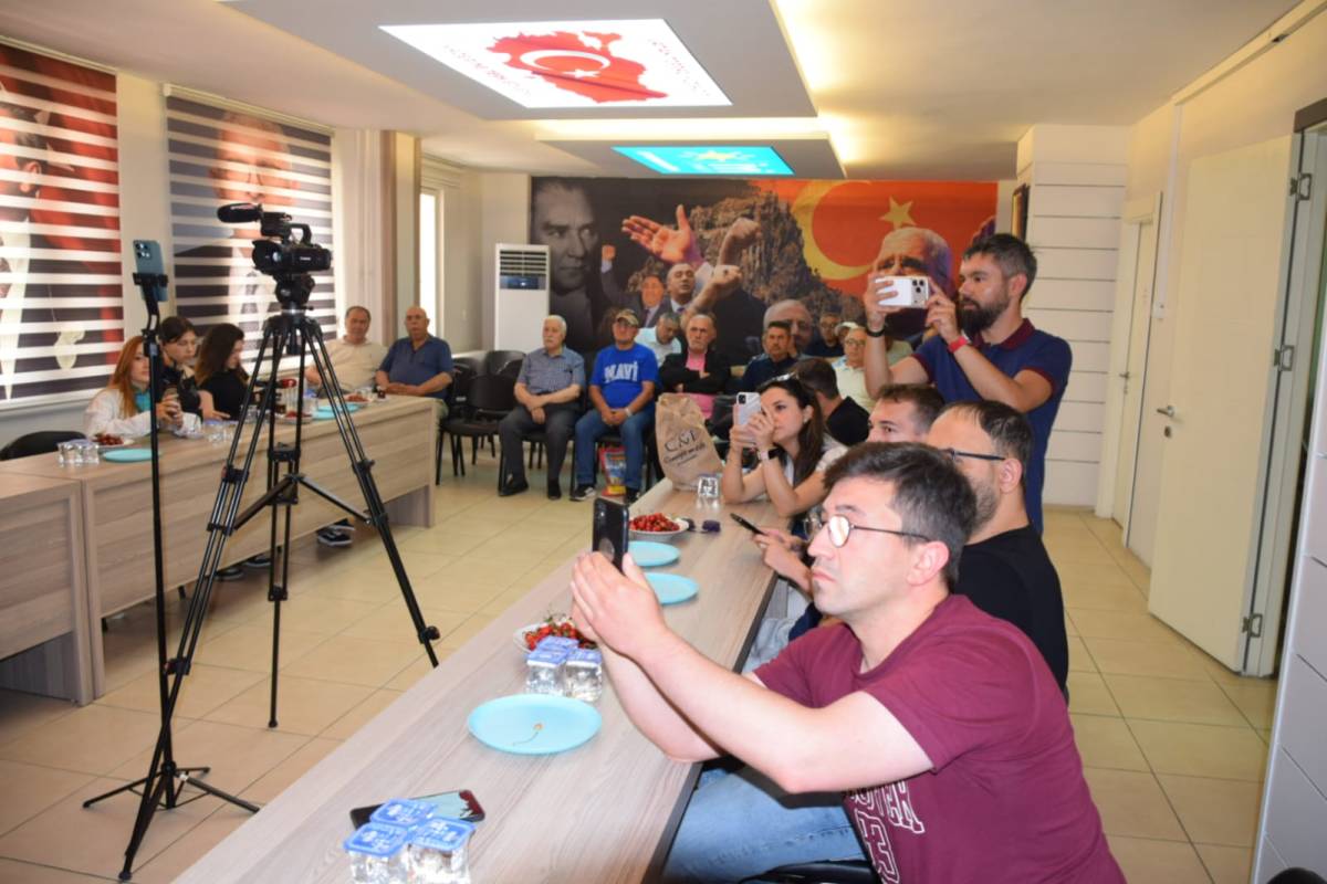 Mısırlıoğlu: Milletin Gündemi Geçim Derdi, Sarayın Gündemi Algı Yönetimi