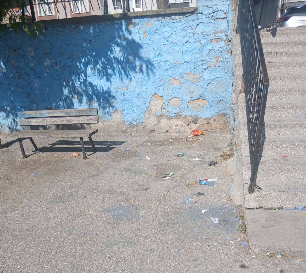 Afyon'da Okul Bahçeleri Geceleri Viraneye Dönüyor: Vatandaşlar Yetkilileri Göreve Çağırdı